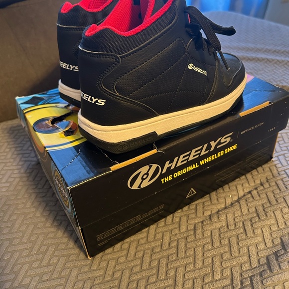 Heelys Black and White with Red accents - Picture 2 of 5